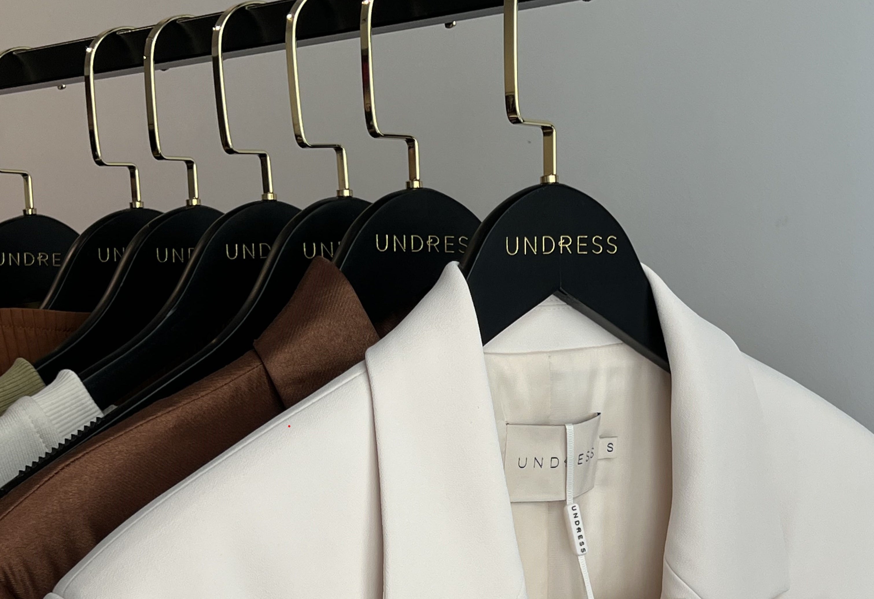 UNDRESS FITTING ROOM ETIQUETTE