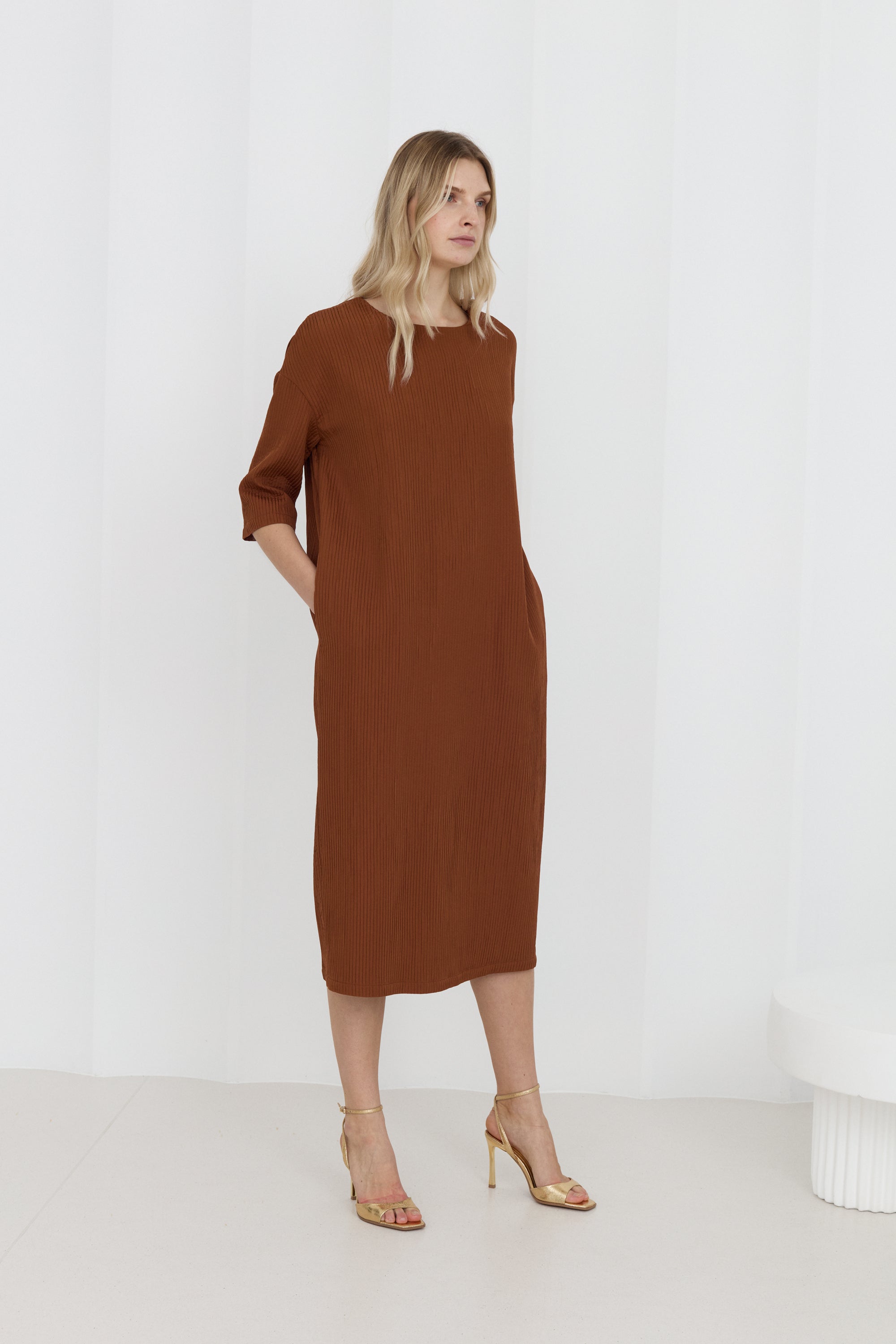 LEONA Brown Midi Dress with Open Back and 3/4 Sleeves