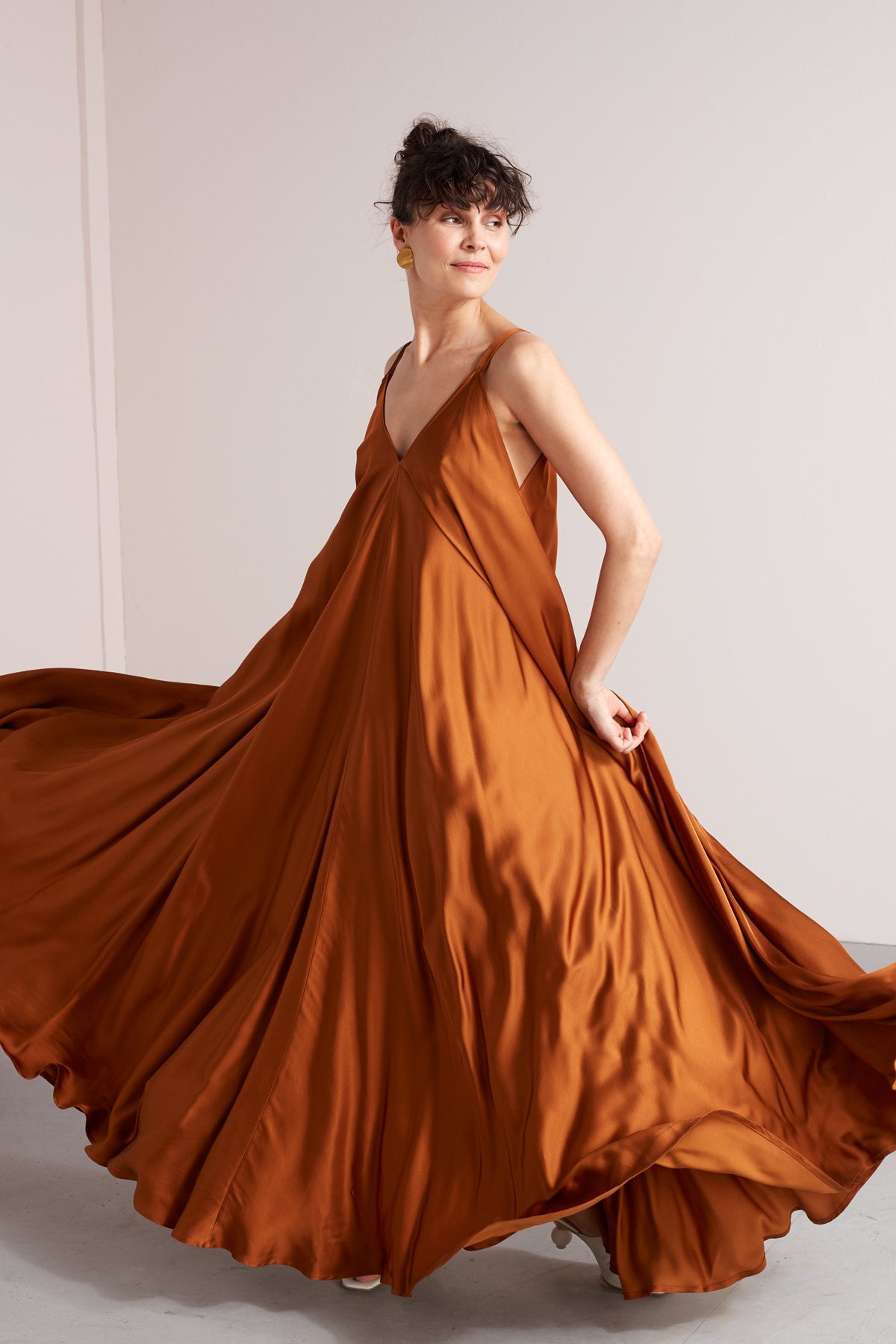 MALIA fluttering maxi dress in bronze