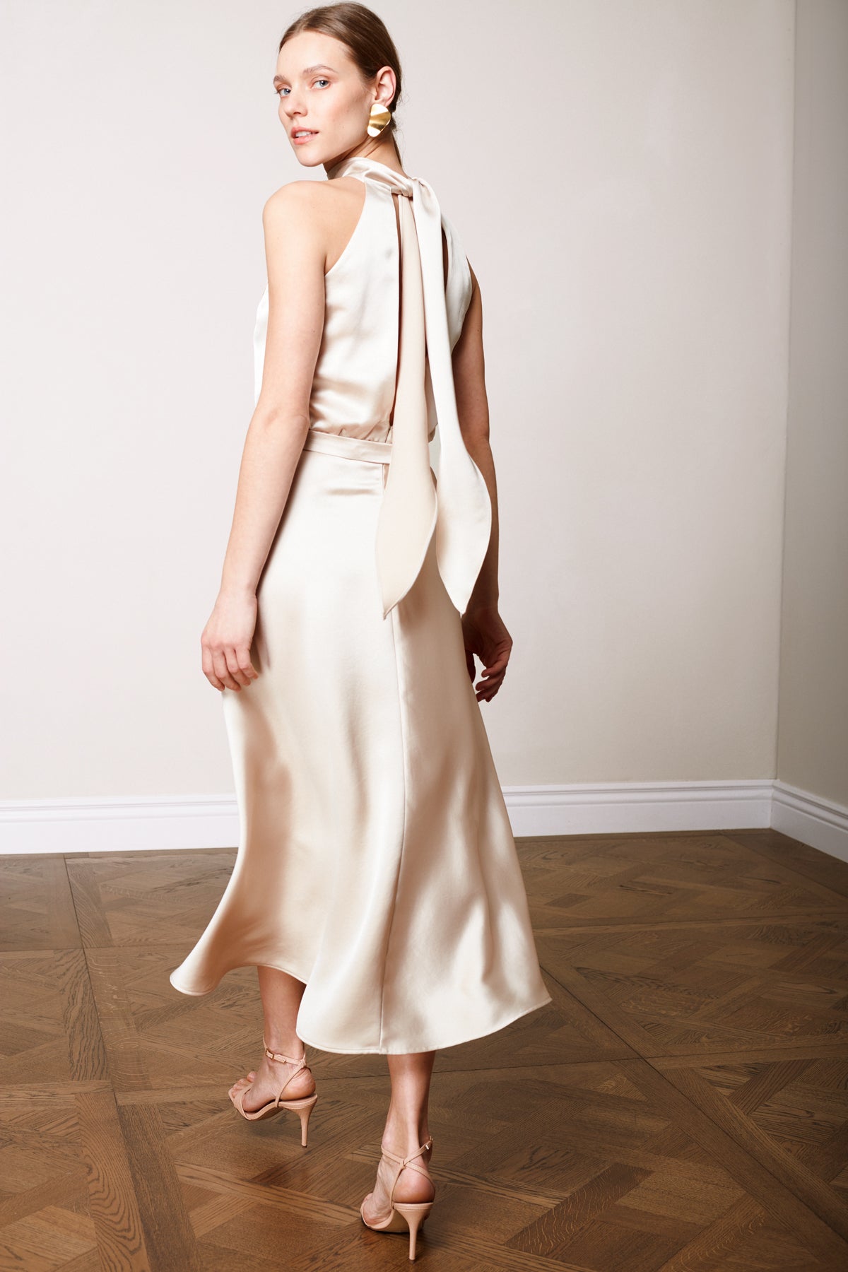 Chic Midi Dress in Champagne