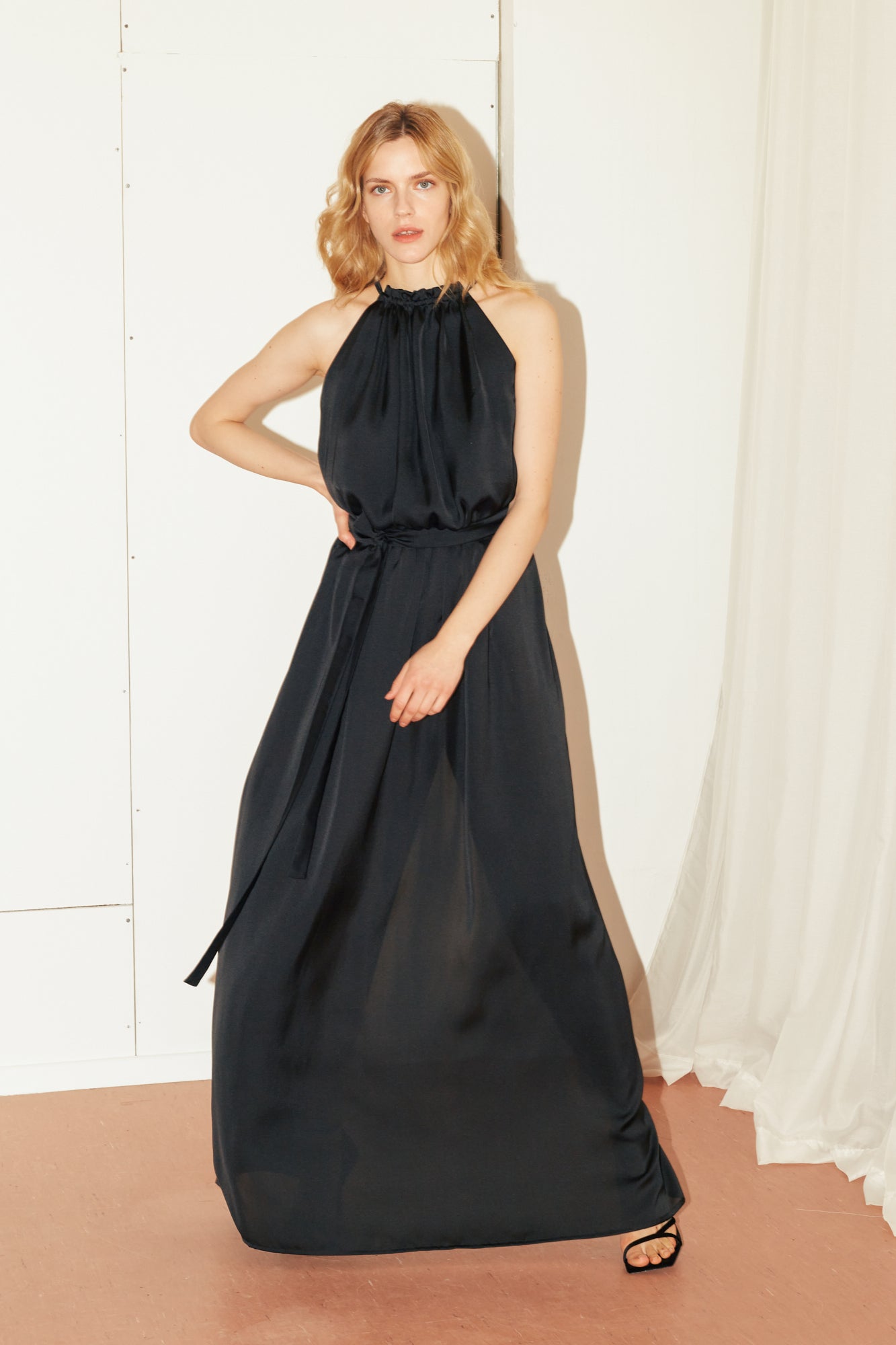 Beach wedding dress guest