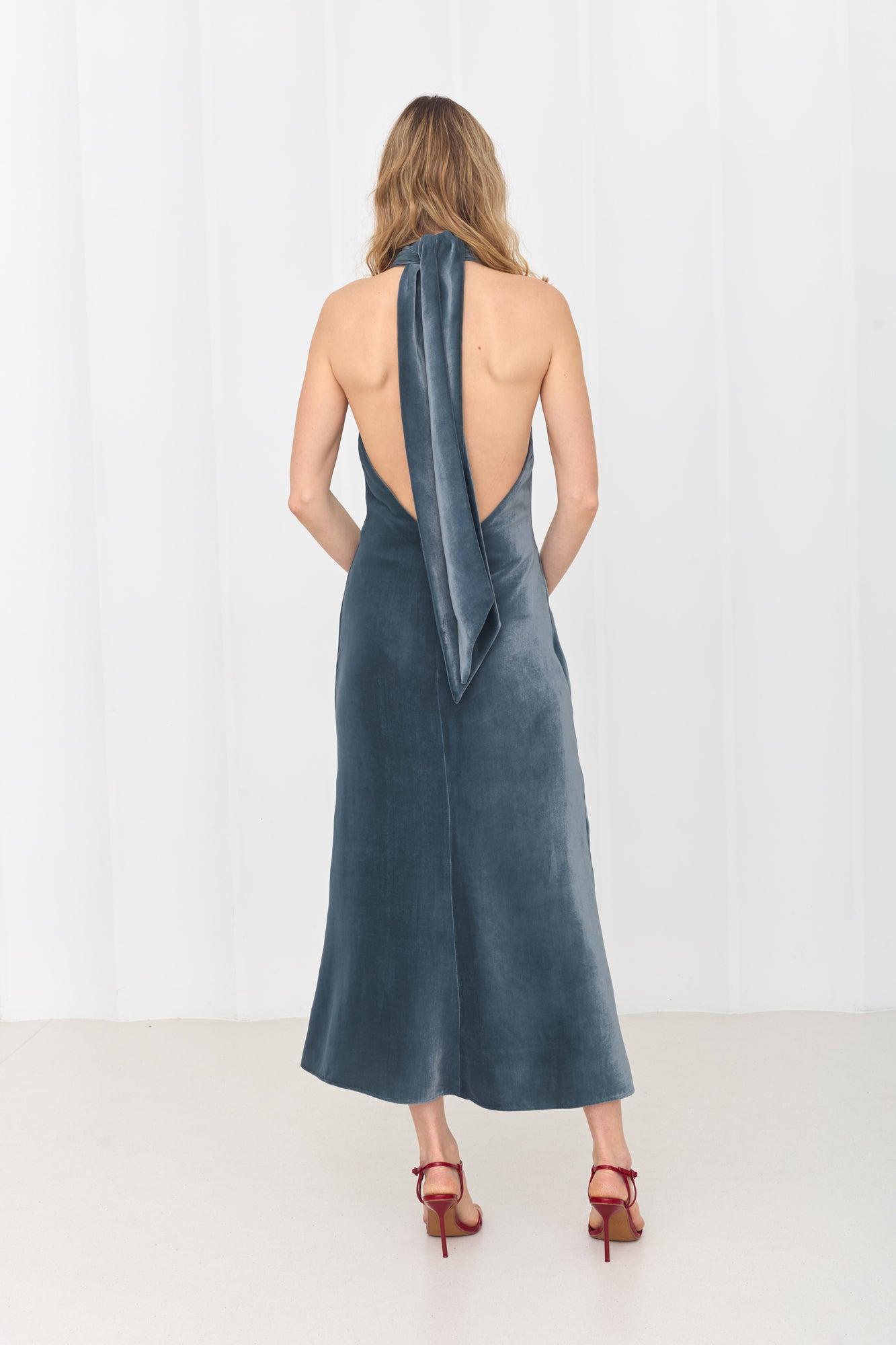 SANDI Sky Blue Velvet Open-Back Midi Dress